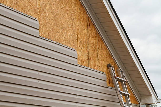 Professional Siding Contractor technician working in Flintstone, MD